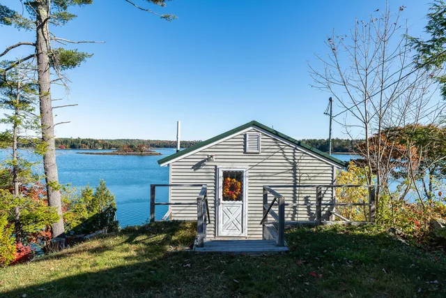 $749,900 | 25 Bernier Lane, Harpswell, ME 04079