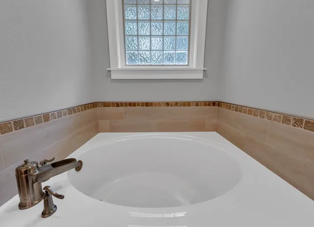 $2,300 | 202 Shell Drive, Crestview, FL 32536