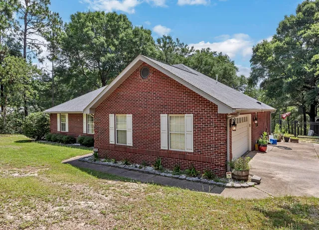 $2,300 | 202 Shell Drive, Crestview, FL 32536