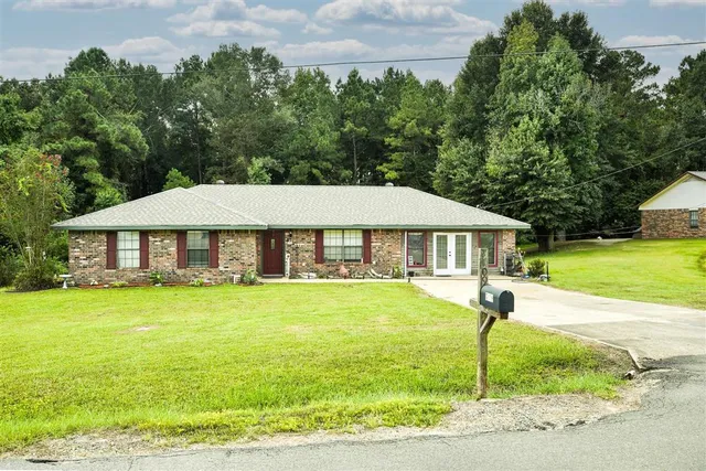 $219,900 | 1109 Nicholas Drive, New Llano, LA 71461