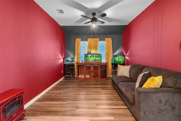 $425,000 | 3505 Kingsview Drive, Denton, TX 76207