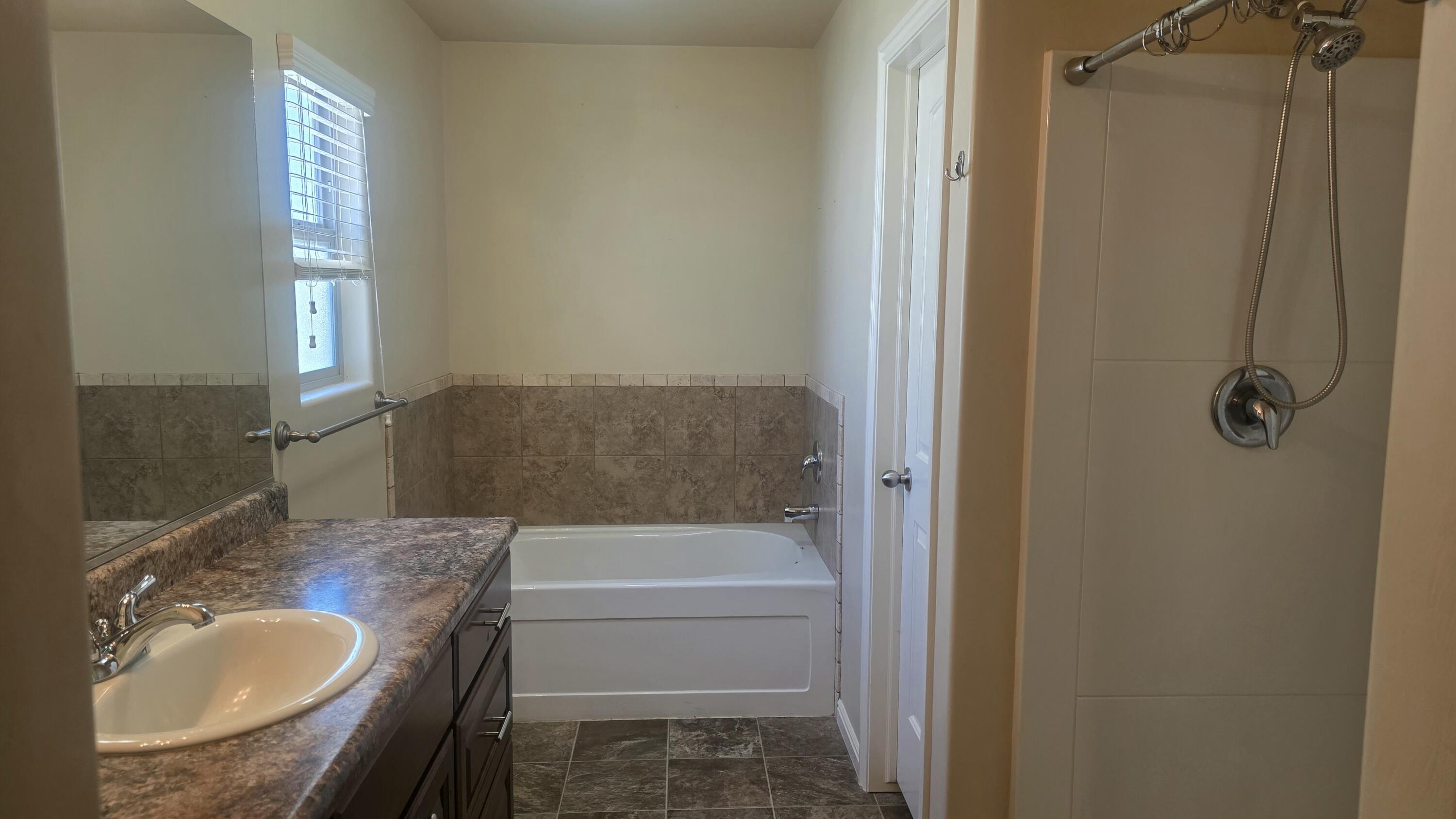 357 East 860 North Hurricane, UT 84737 - Photo 13 of 20 Primary bathroom