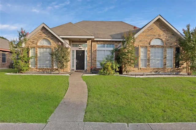 $325,000 | 7914 Coastway Drive, Rowlett, TX 75088