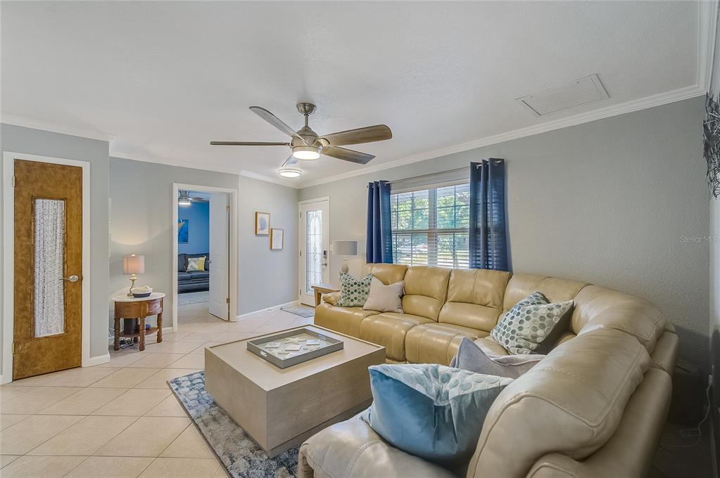 426 Eagles Nest Lane Sarasota, FL 34243 - Photo 12 of 44