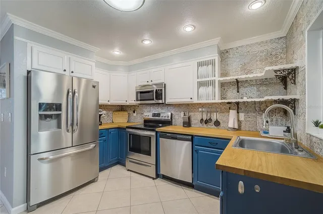 $2,800 | 426 Eagles Nest Lane, Sarasota, FL 34243