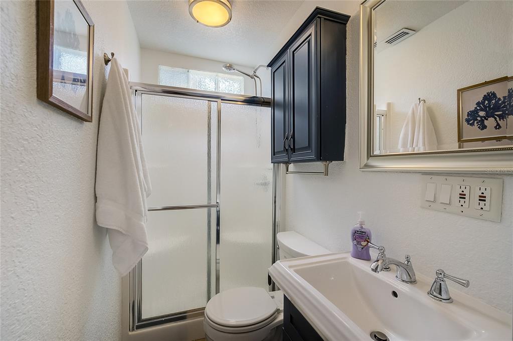 426 Eagles Nest Lane Sarasota, FL 34243 - Photo 25 of 44