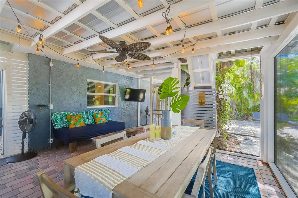 426 Eagles Nest Lane Sarasota, FL 34243 - Photo 31 of 44