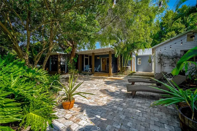 $2,800 | 426 Eagles Nest Lane, Sarasota, FL 34243