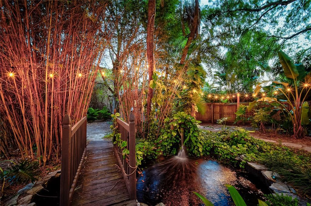 426 Eagles Nest Lane Sarasota, FL 34243 - Photo 4 of 44