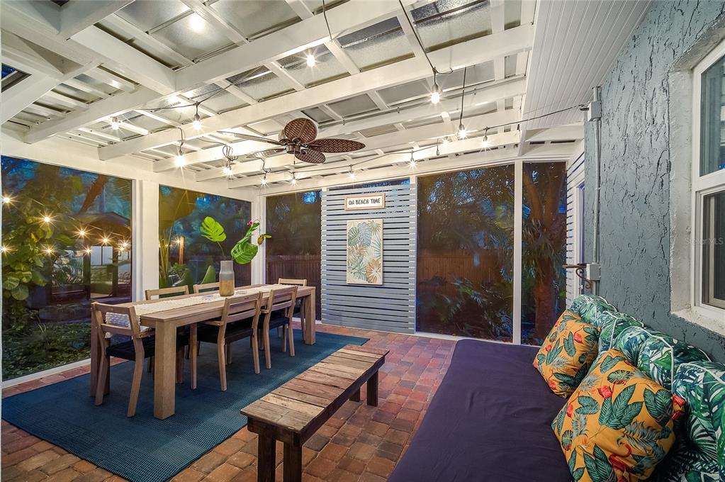 426 Eagles Nest Lane Sarasota, FL 34243 - Photo 6 of 44