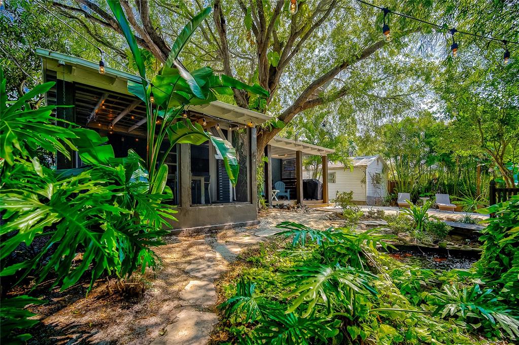 426 Eagles Nest Lane Sarasota, FL 34243 - Photo 8 of 44