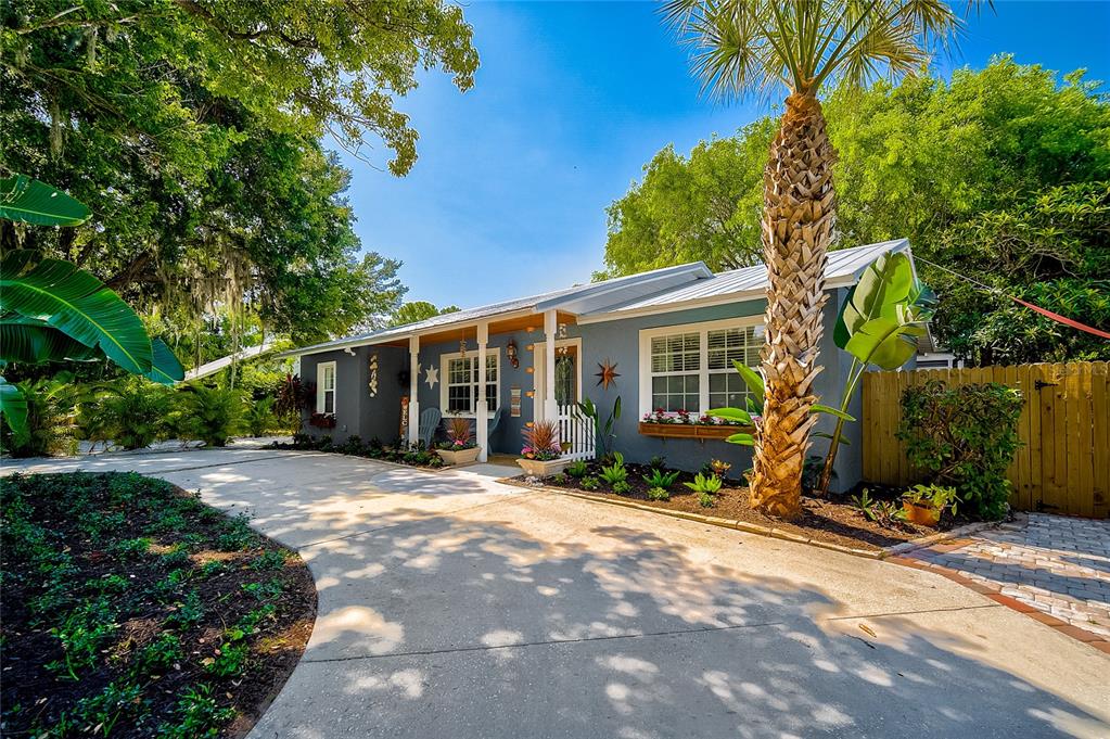 426 Eagles Nest Lane Sarasota, FL 34243 - Photo 9 of 44