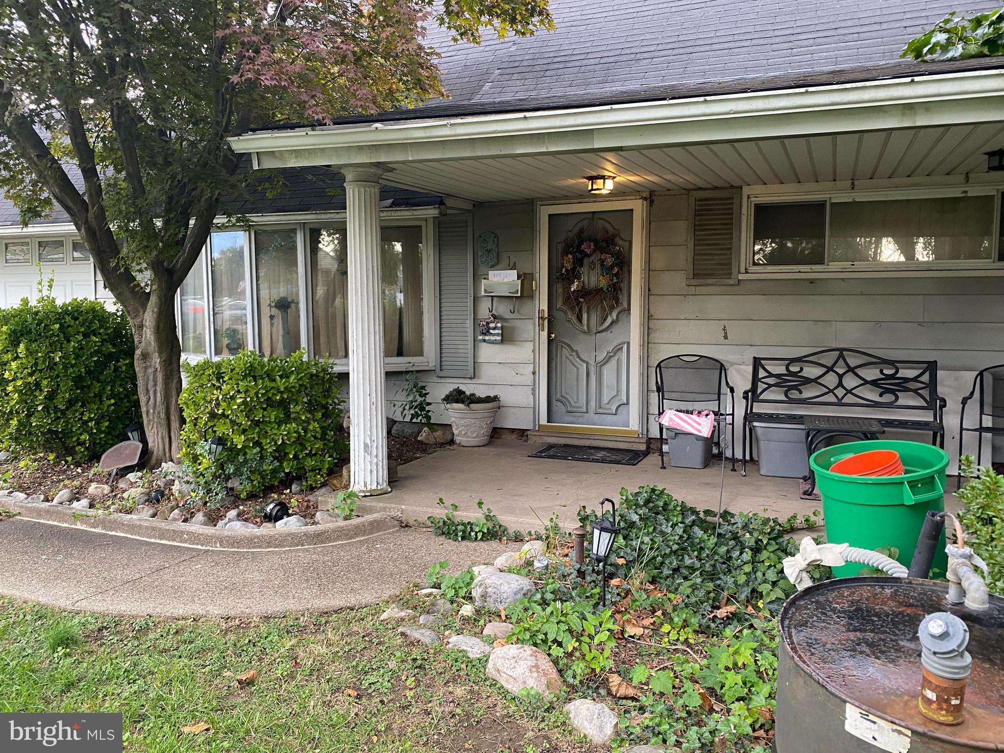 14 Maroon Road Levittown, PA 19056 - Photo 2 of 3 Gallery Image 2