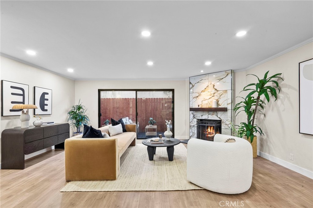 1807 10th Street, Unit 4 Santa Monica, CA 90404 - Photo 1 of 24