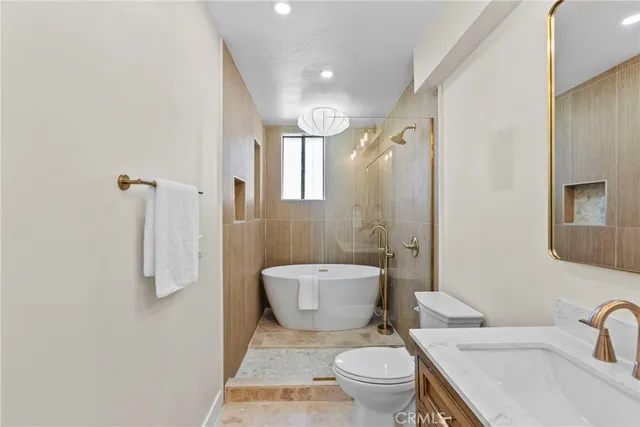 $1,099,000 | 1807 10th Street, Unit 4, Santa Monica, CA 90404