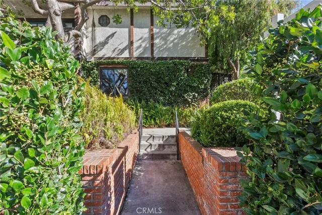 $1,099,000 | 1807 10th Street, Unit 4, Santa Monica, CA 90404