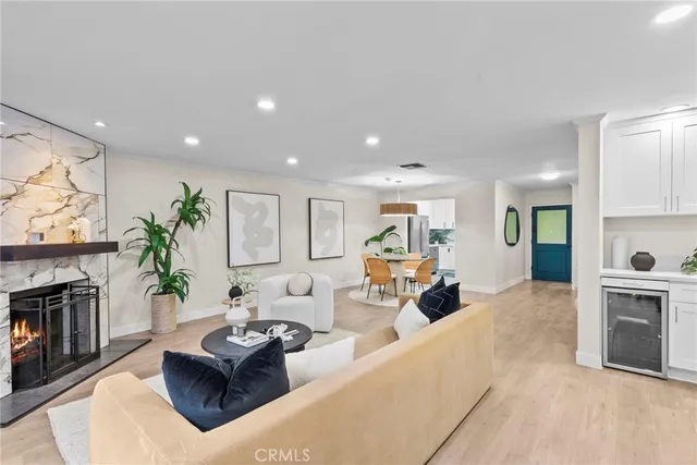 $1,099,000 | 1807 10th Street, Unit 4, Santa Monica, CA 90404