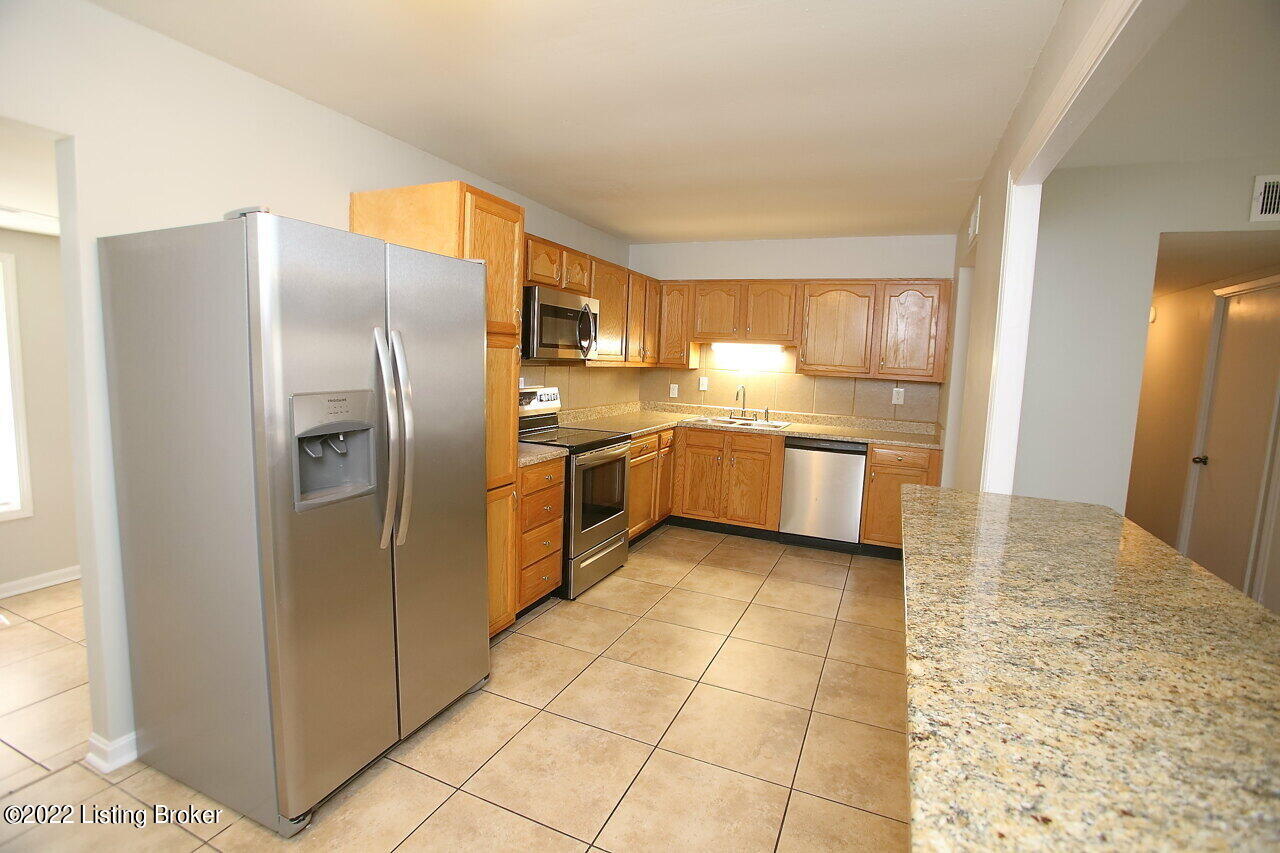 141 Meadowood Road Louisville, KY 40229 - Photo 11 of 37 Kitchen
