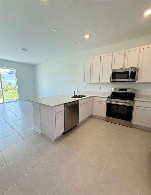 2633 Skyline Loop Kissimmee, FL 34758 - Photo 2 of 16