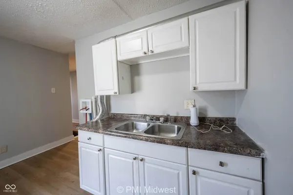 $799 | 2209 East New York Street, Unit B, Indianapolis, IN 46201