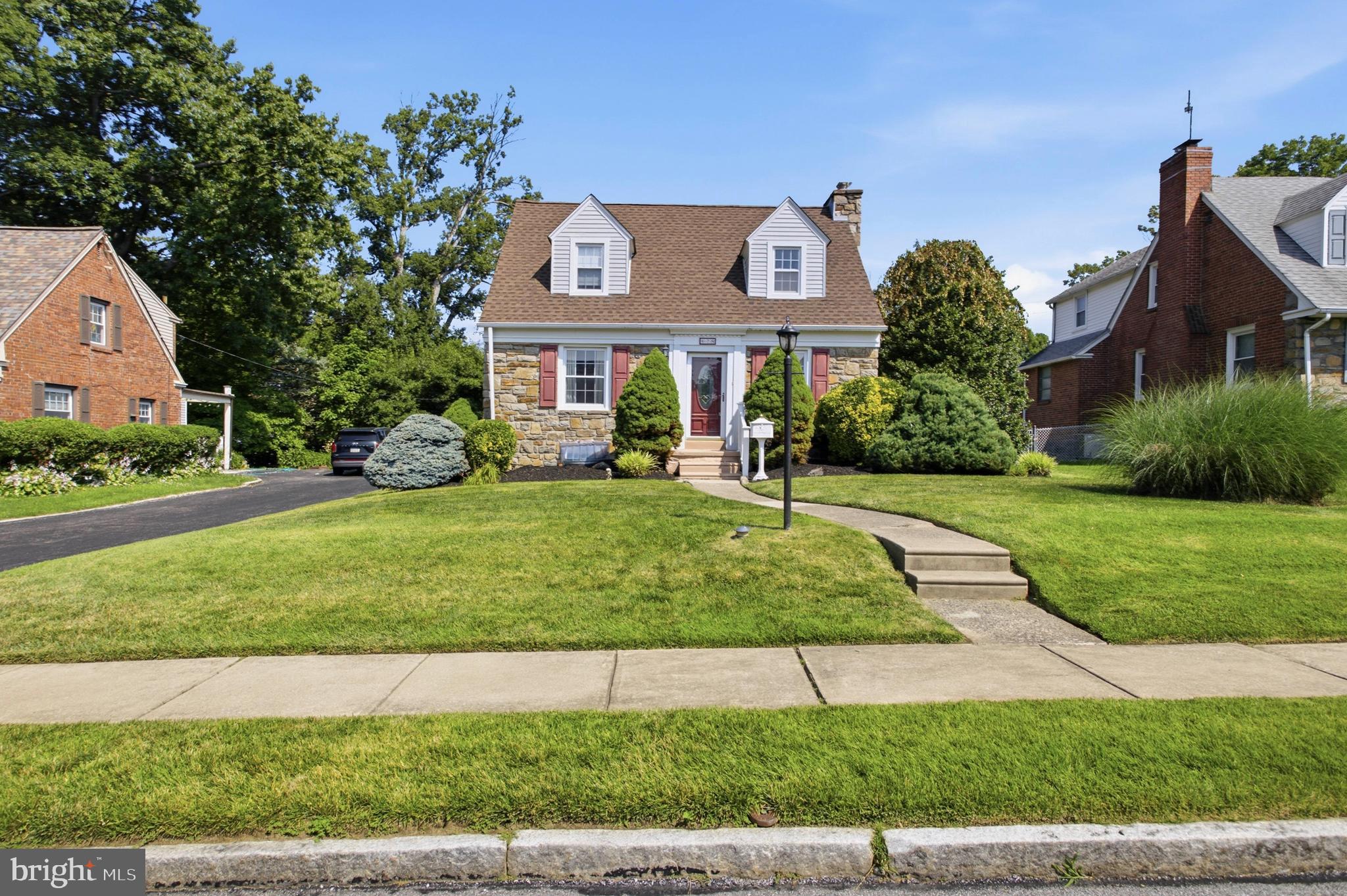 678 Andrew Road Springfield, PA 19064 - Photo 2 of 40