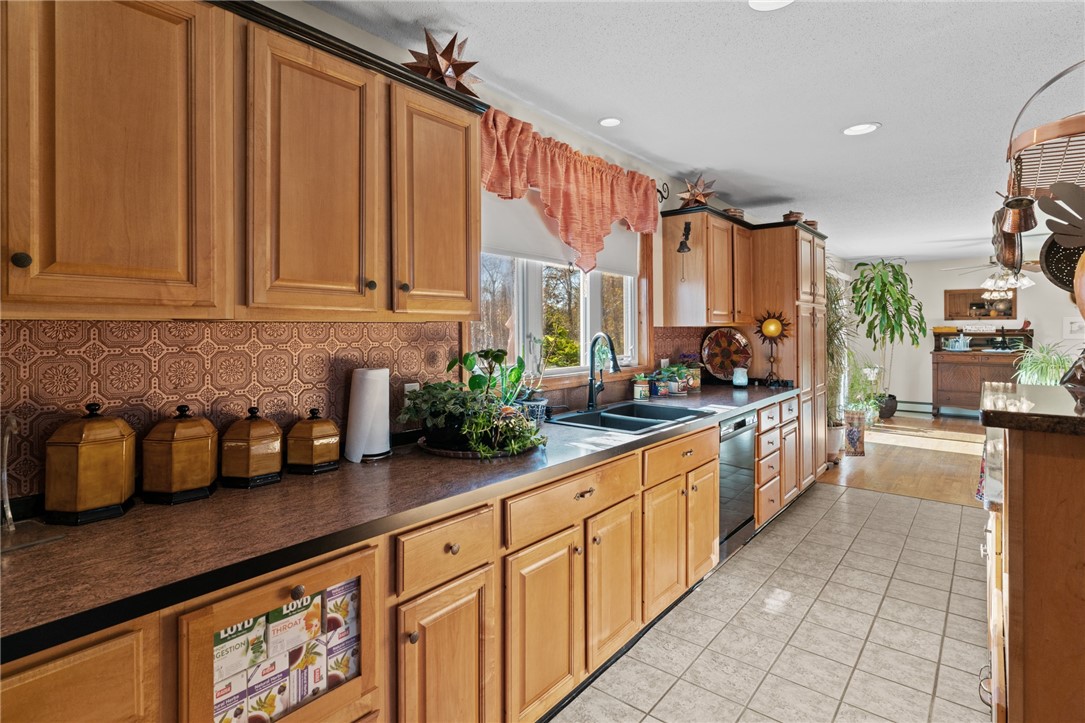 6 Country Road Warren, RI 02885 - Photo 12 of 41