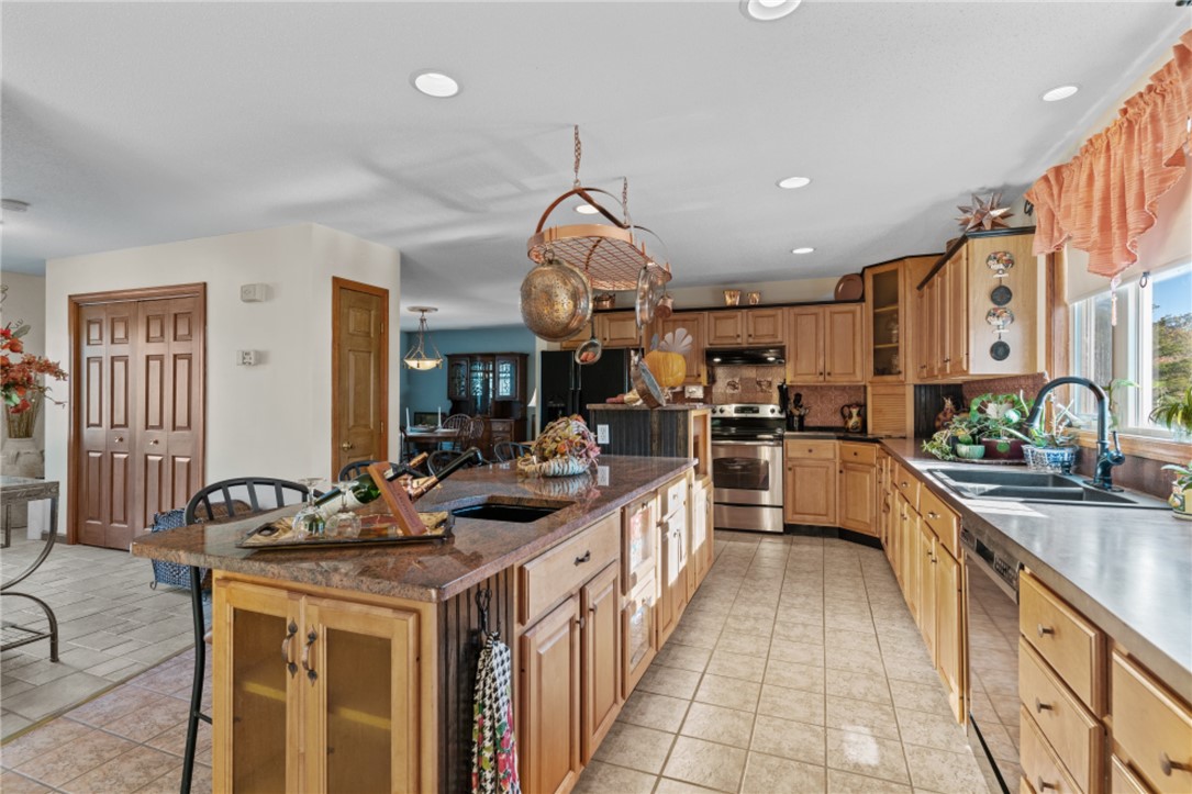 6 Country Road Warren, RI 02885 - Photo 14 of 41