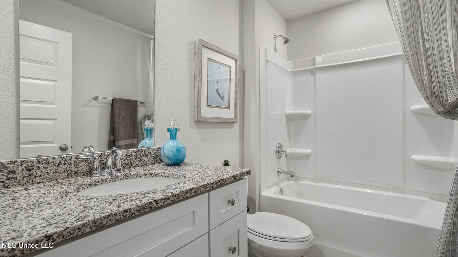 9475 Reserve Boulevard Biloxi, MS 39532 - Photo 17 of 21 Bathroom