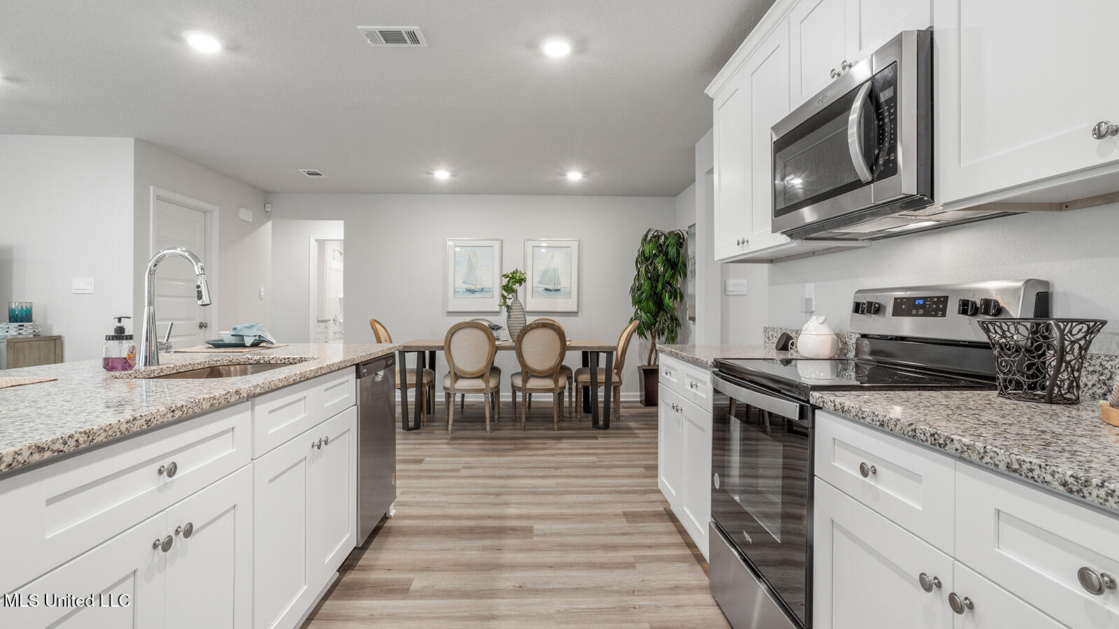 9475 Reserve Boulevard Biloxi, MS 39532 - Photo 7 of 21 Kitchen