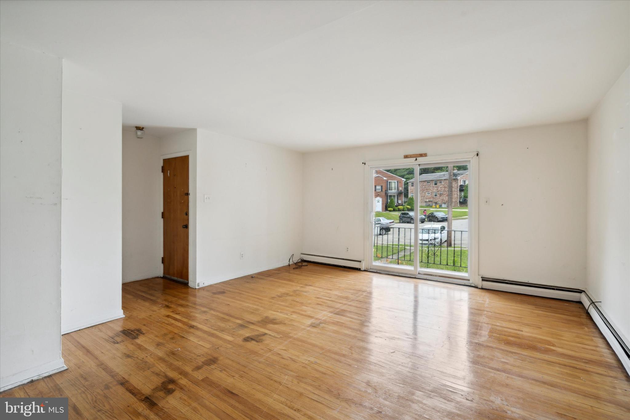 830 Garrett Lane Springfield, PA 19064 - Photo 5 of 51 First Unit