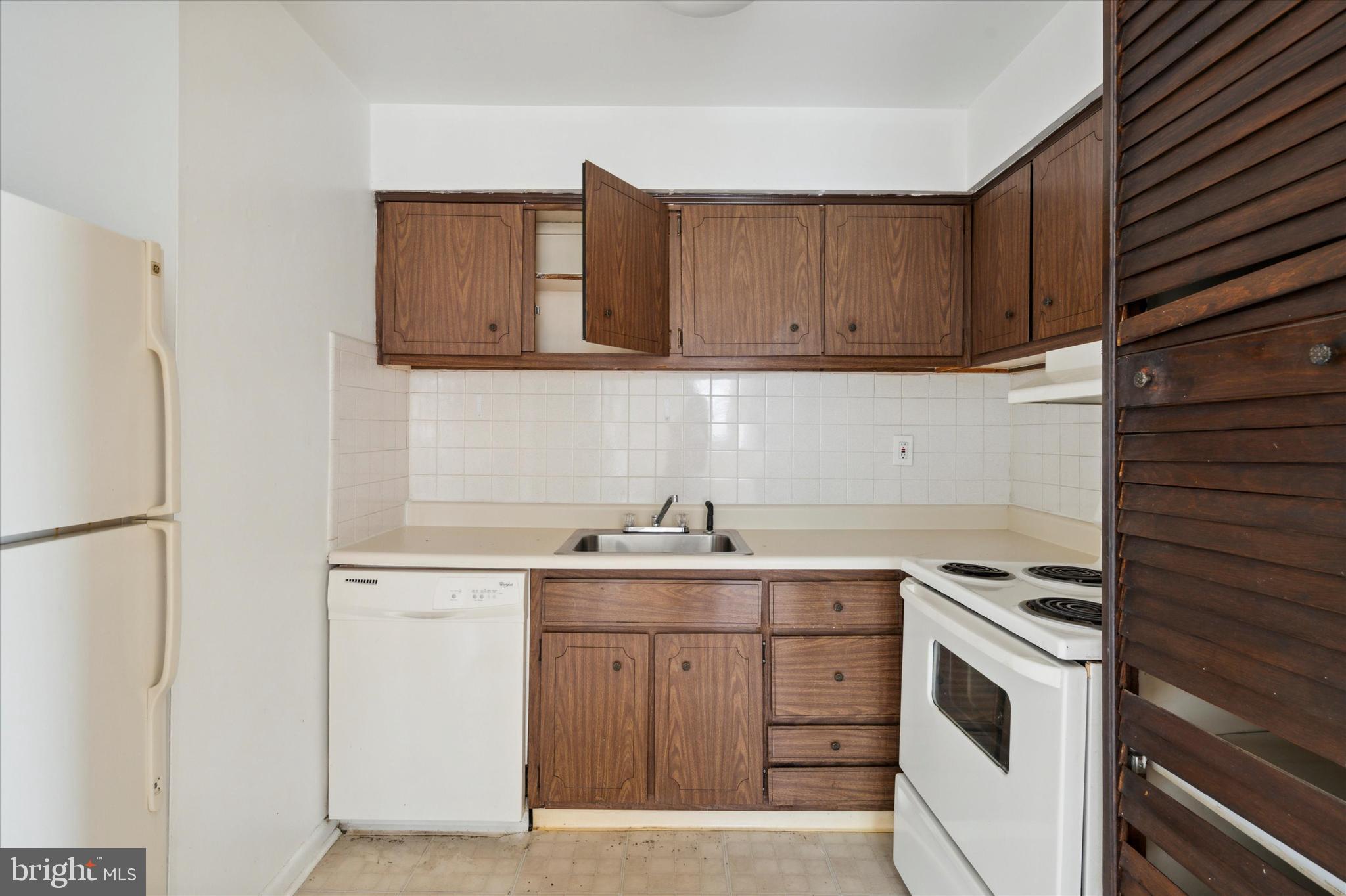 830 Garrett Lane Springfield, PA 19064 - Photo 6 of 51 First Unit