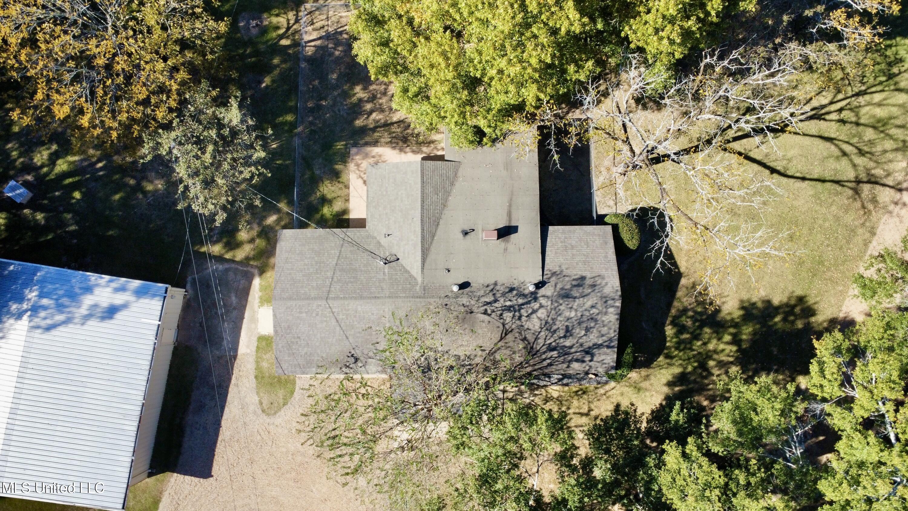 5214 Old Jackson Road Terry, MS 39170 - Photo 3 of 26 oldjxndroneshopandhouse
