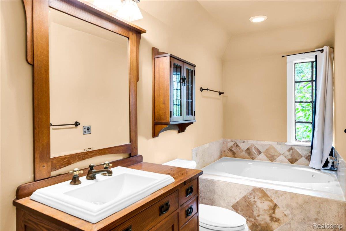 455 Linden Road Birmingham, MI 48009 - Photo 47 of 60 49-455 Linden Rd_48.jpg