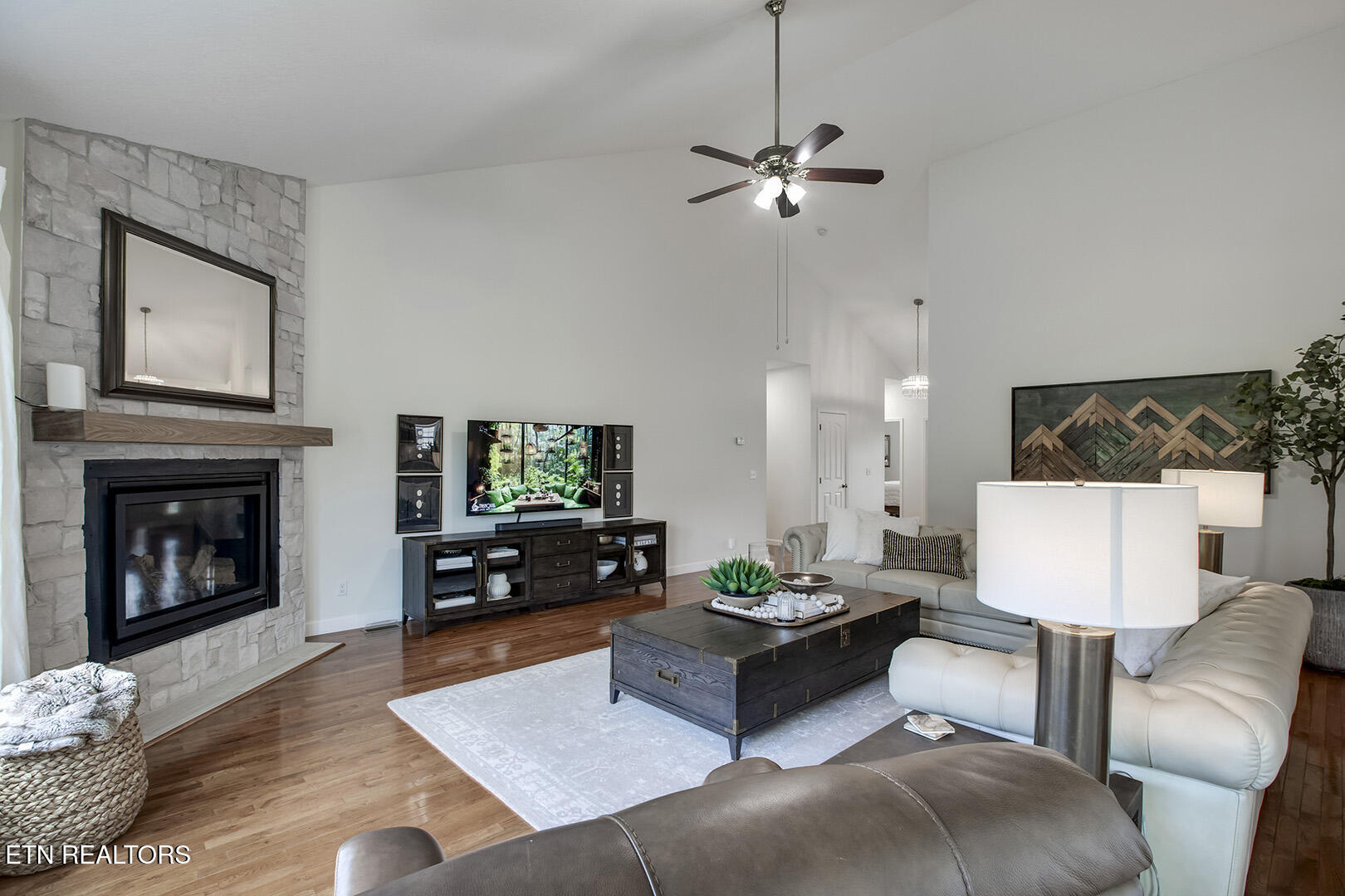 512 Caney Creek Road Harriman, TN 37748 - Photo 11 of 60 11_CaneyCreekRoad_512_Living03