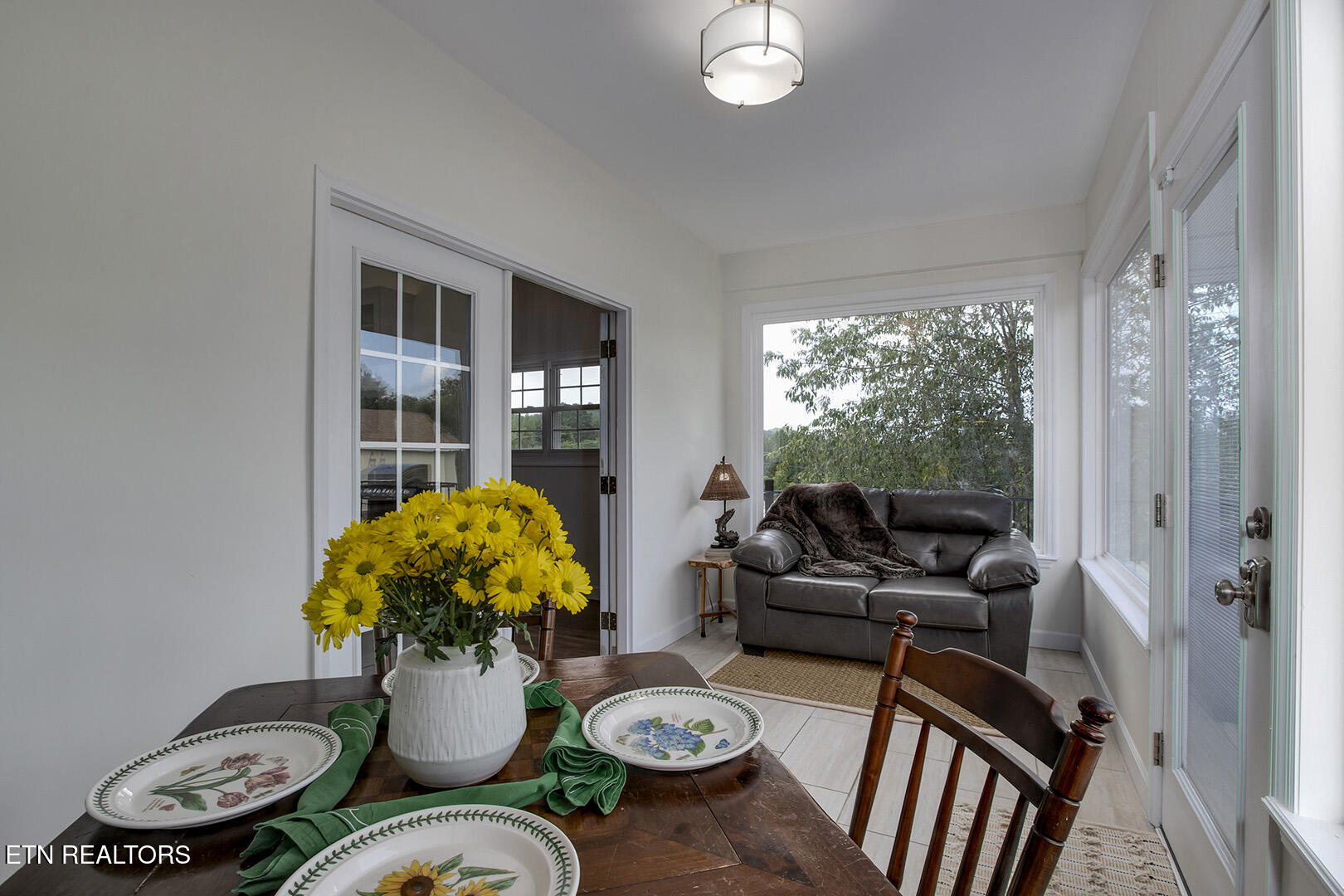 512 Caney Creek Road Harriman, TN 37748 - Photo 19 of 60 19_CaneyCreekRoad_512_Sunroom02