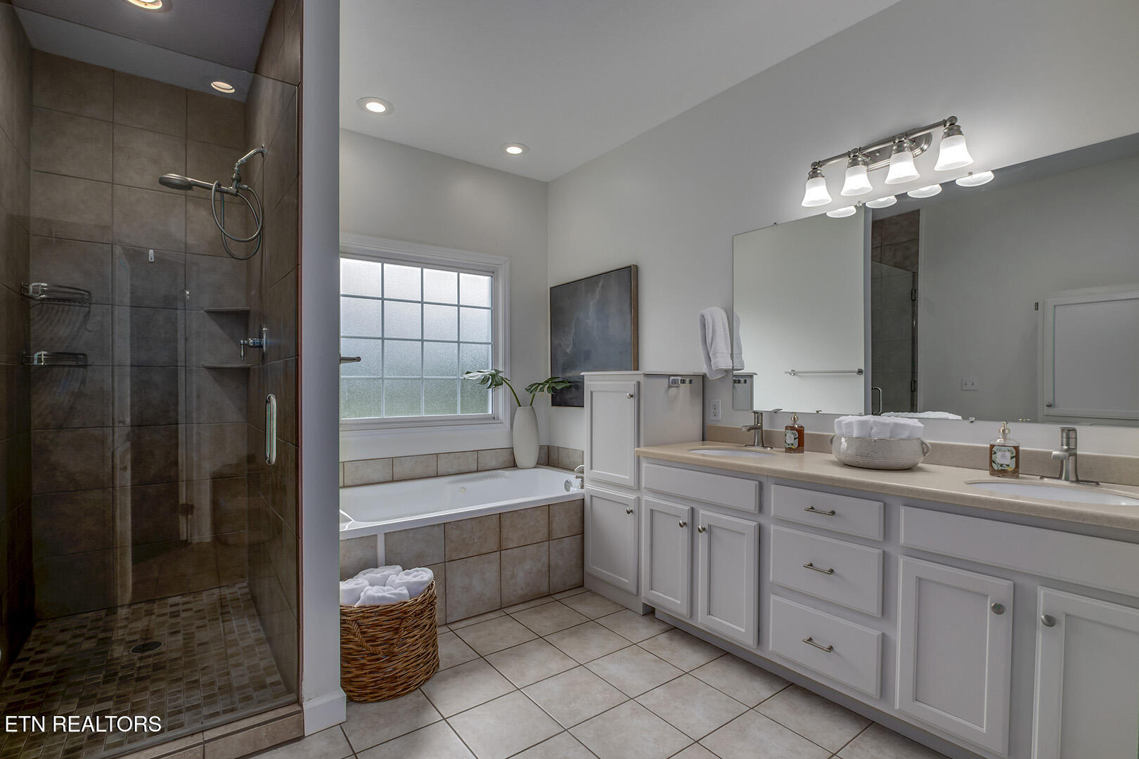 512 Caney Creek Road Harriman, TN 37748 - Photo 39 of 60 39_CaneyCreekRoad_512_MasterBath