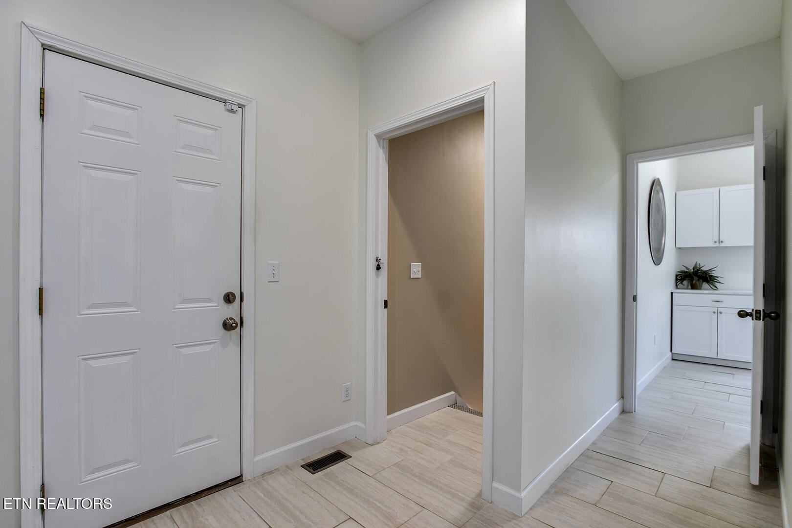 512 Caney Creek Road Harriman, TN 37748 - Photo 41 of 60 41_CaneyCreekRoad_512_Garage-LaundryHall