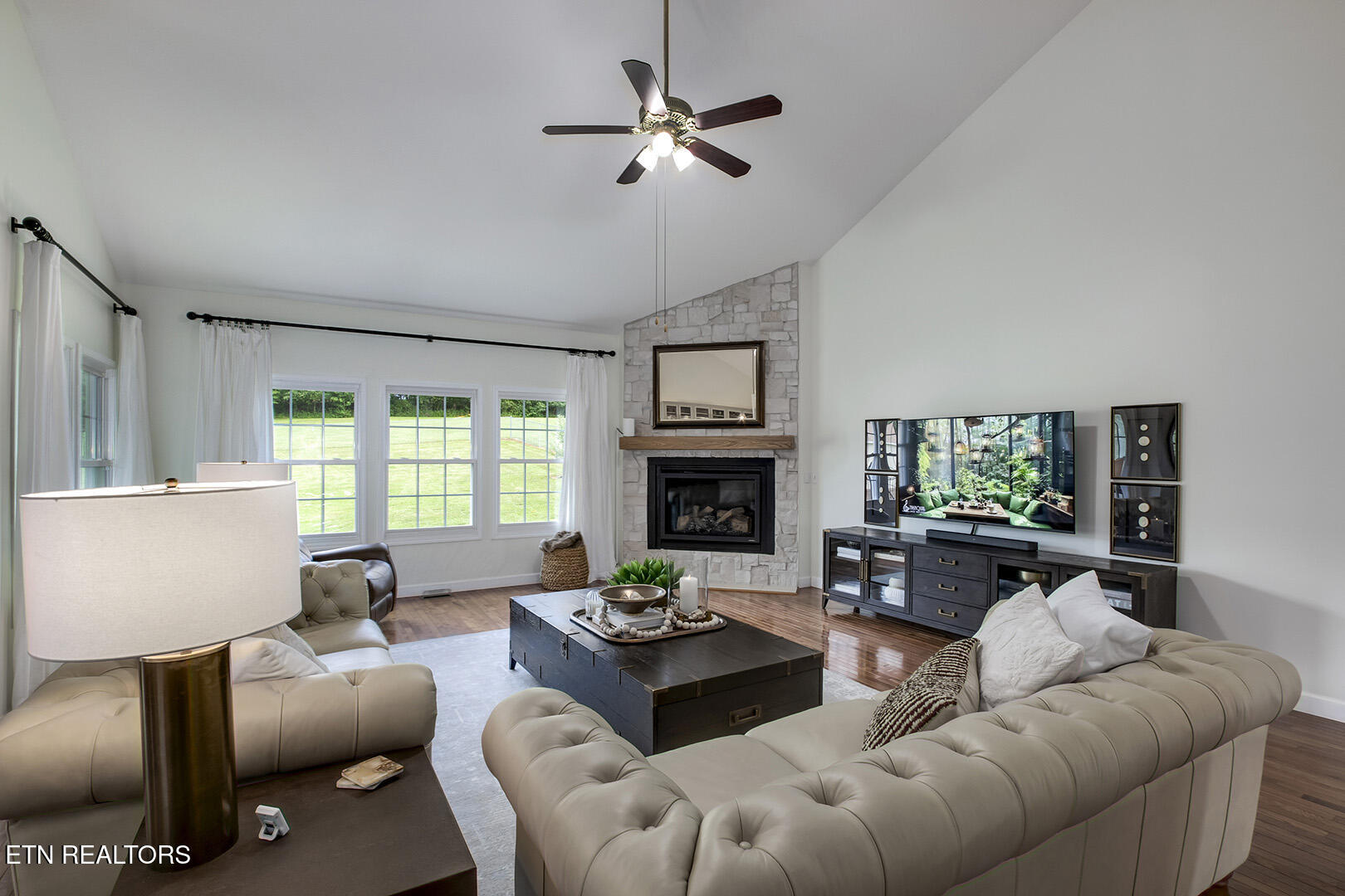 512 Caney Creek Road Harriman, TN 37748 - Photo 10 of 60 10_CaneyCreekRoad_512_Living02