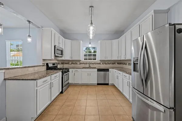 $3,375 | 420 East 9th Street, Dallas, TX 75203
