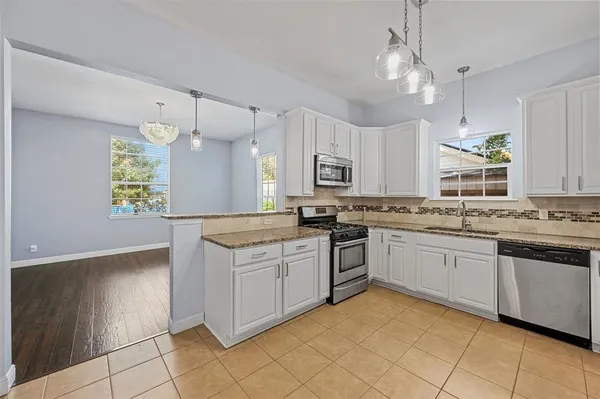 $3,375 | 420 East 9th Street, Dallas, TX 75203