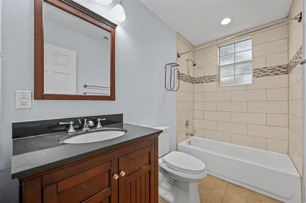 $3,375 | 420 East 9th Street, Dallas, TX 75203