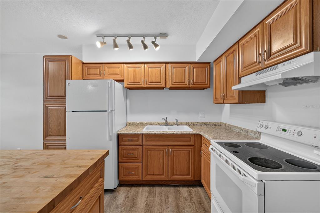 397 2nd Street Southwest Largo, FL 33770 - Photo 5 of 25