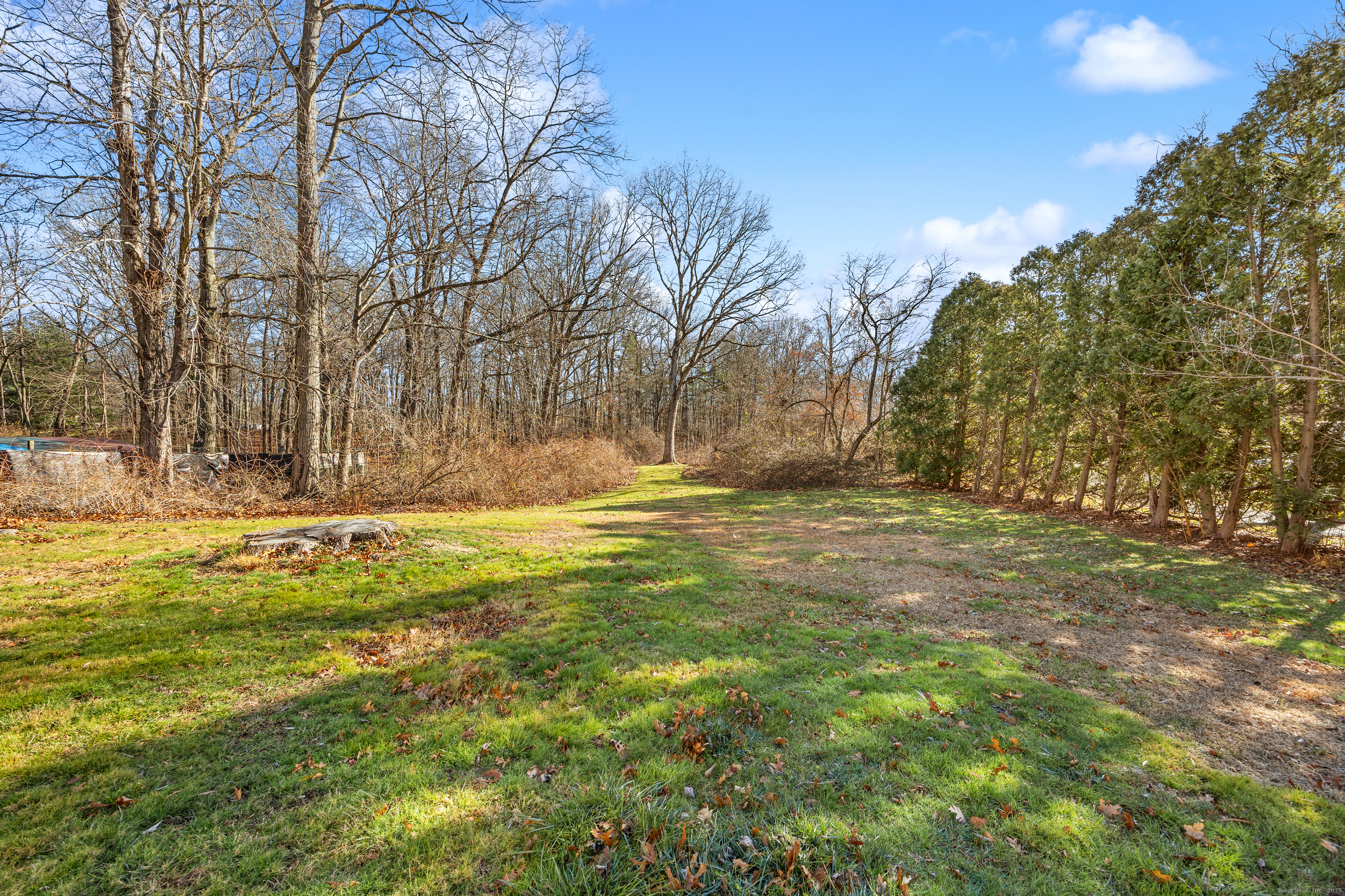 122 North Airline Road Wallingford, CT 06492 - Photo 25 of 33 a view of outdoor space with trees
