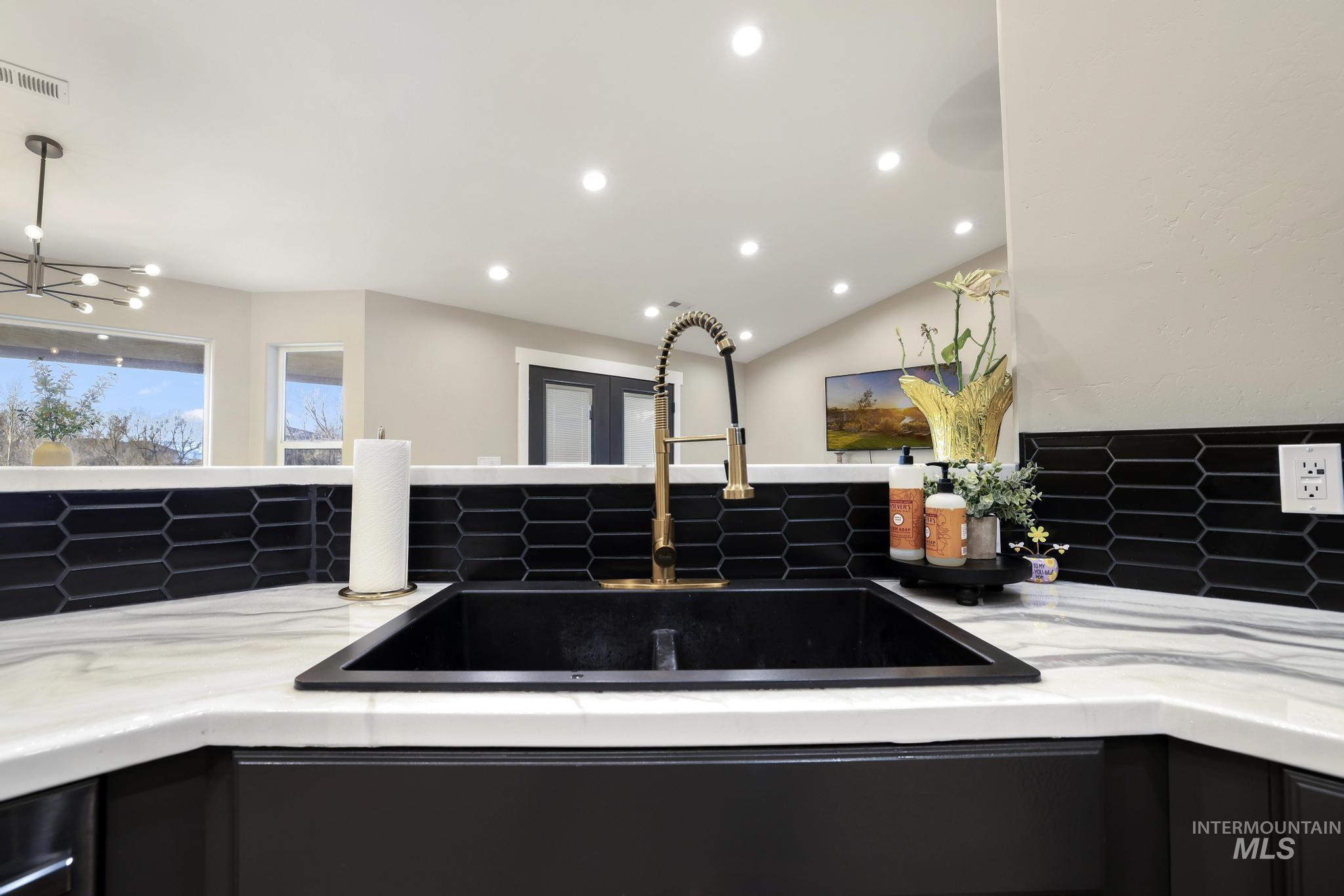 401 Elm Street Rupert, ID 83350 - Photo 8 of 49