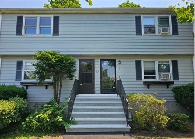 $2,800 | 32 Jennifer Lane, Unit B, Peabody, MA 01960
