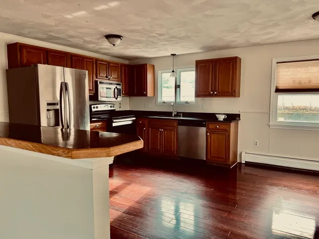 $2,800 | 32 Jennifer Lane, Unit B, Peabody, MA 01960