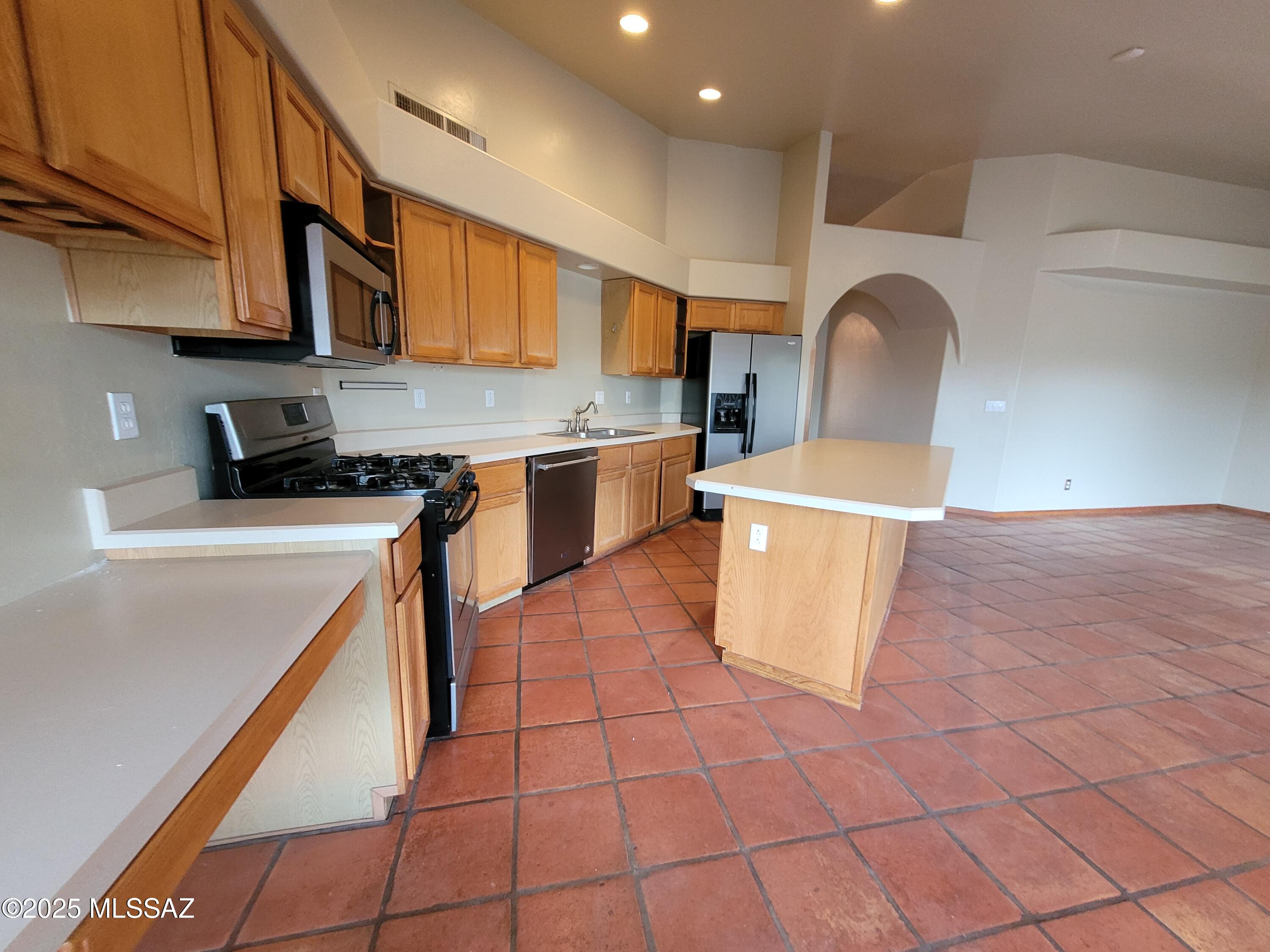11065 East Snyder Road Tucson, AZ 85749 - Photo 7 of 49 original - 2025-04-02T120220.260
