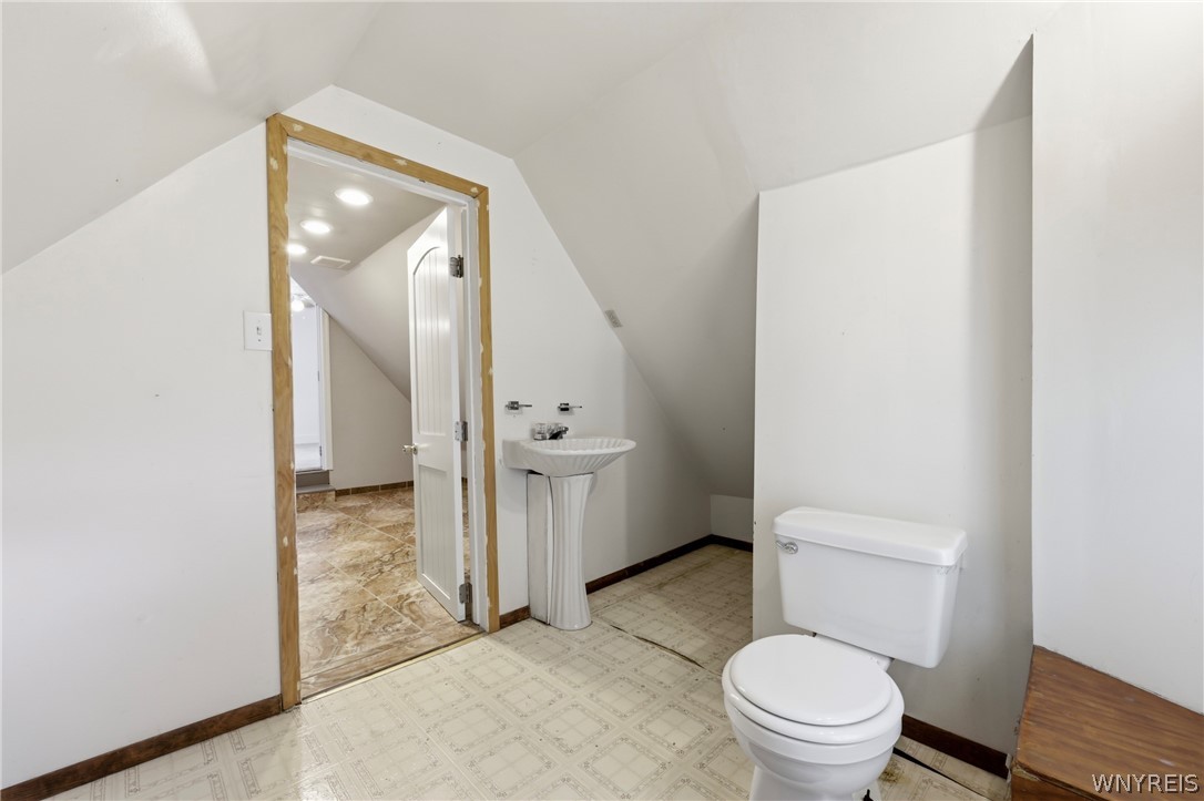 176 15th Street Buffalo, NY 14213 - Photo 26 of 36 2nd Floor Bathroom