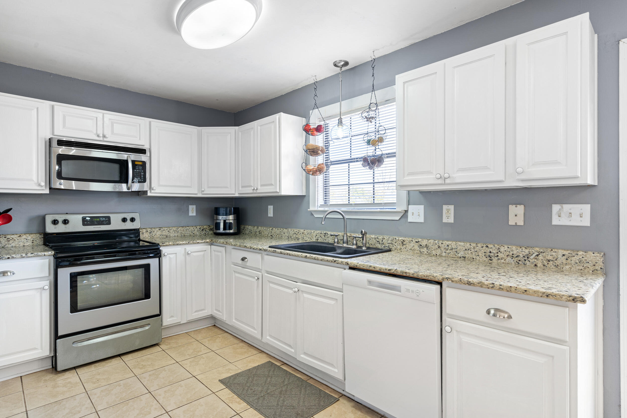 118 Stephens Lane Crestview, FL 32539 - Photo 12 of 40 Kitchen