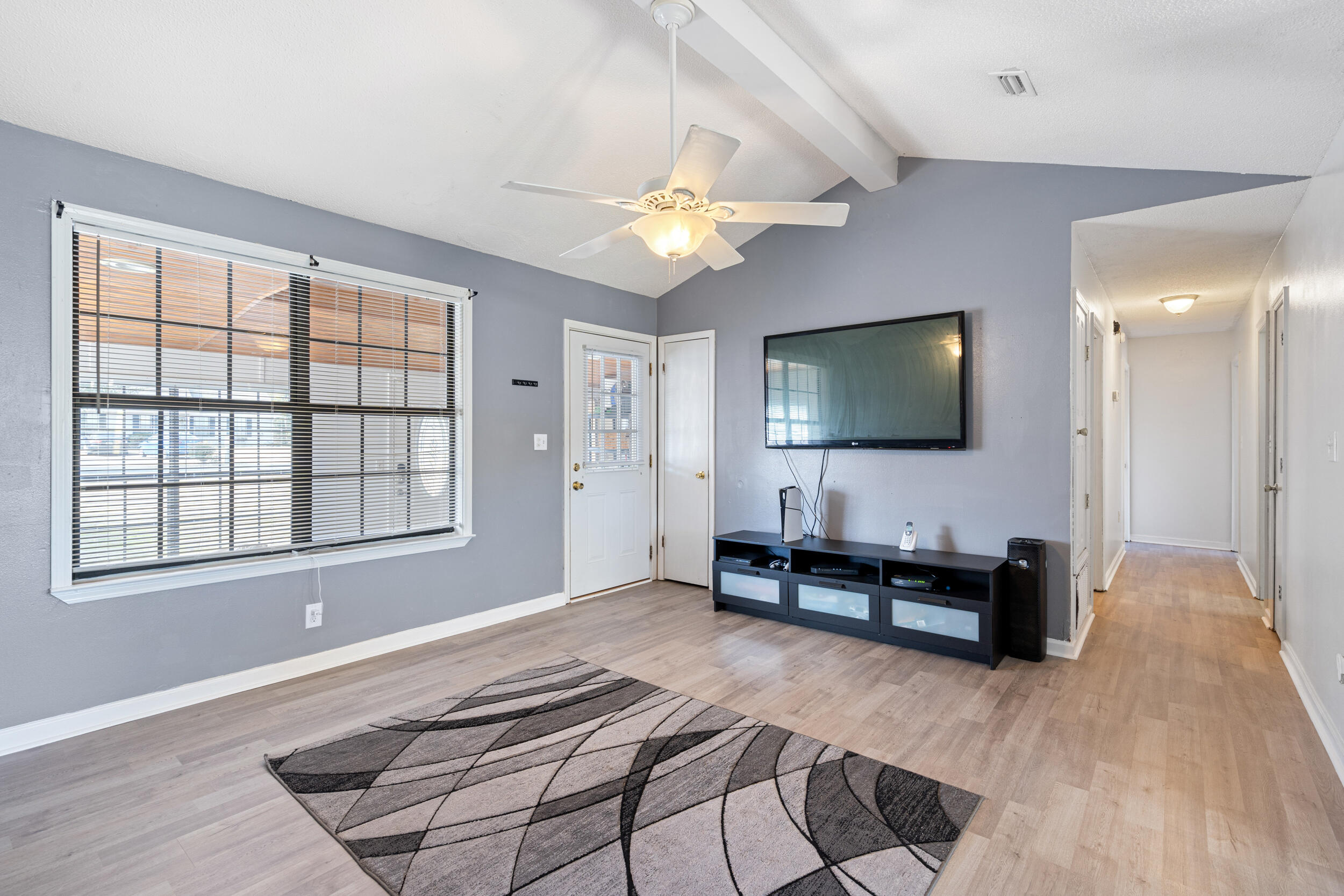118 Stephens Lane Crestview, FL 32539 - Photo 6 of 40 Living Room
